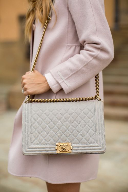 Is this Chanel bag a replica? Someone is trying to sell it to me as the real  thing : r/RepladiesDesigner