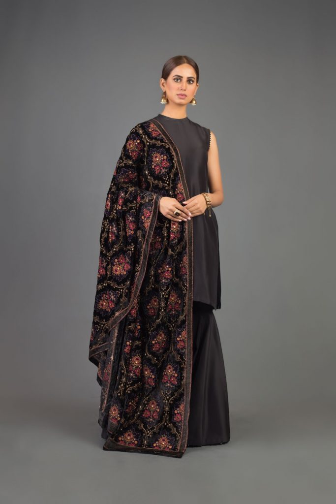 Bareeze Luxury Winter Embroidered Dresses Shawls 20232024