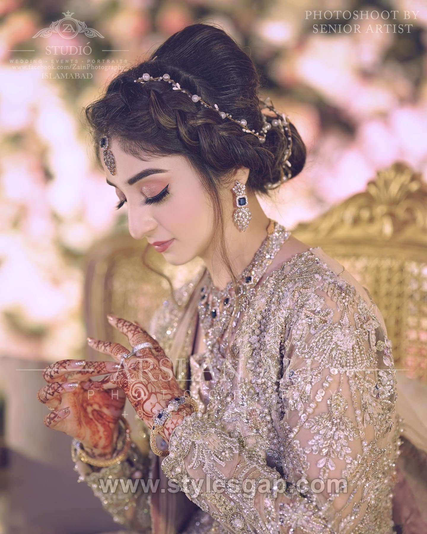 Pakistani Brides on Instagram: “✨ @bride_pakistani for more  @bride_pakistani #pakistanibri… | Pakistani bridal hairstyles, Red bridal  dress, Bride reception dresses