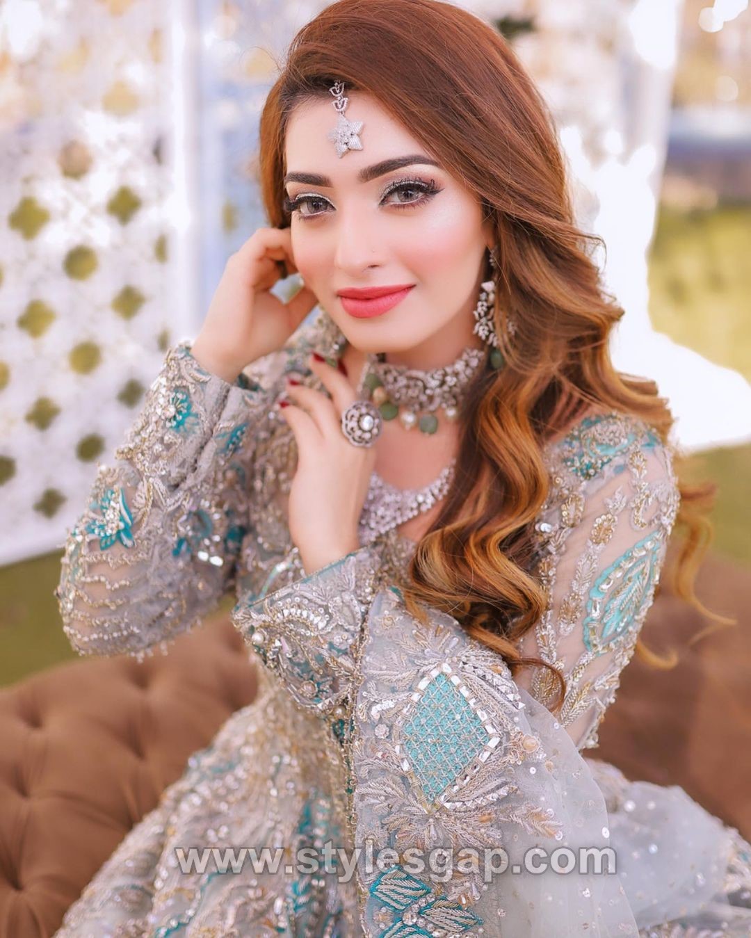 Stunning Pakistani Bridal Hairstyles and Dresses