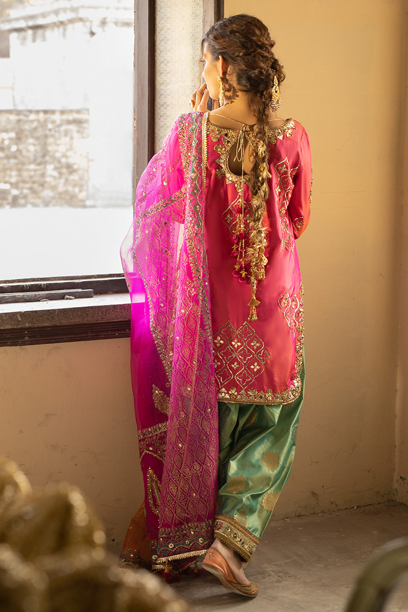 Pinterest: @pawank90 | Bridal lehenga red, Indian bridal, Bridal lehenga