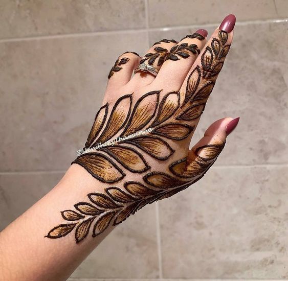 13 Back Hand Mehndi Designs That are Ideal for All Occasions