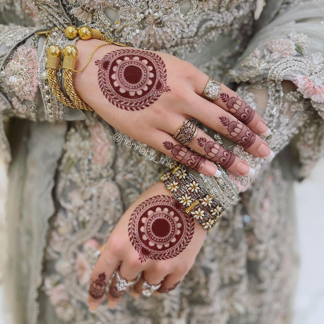 Round Mehndi Designs for hands You Should Definitely Try In 2020