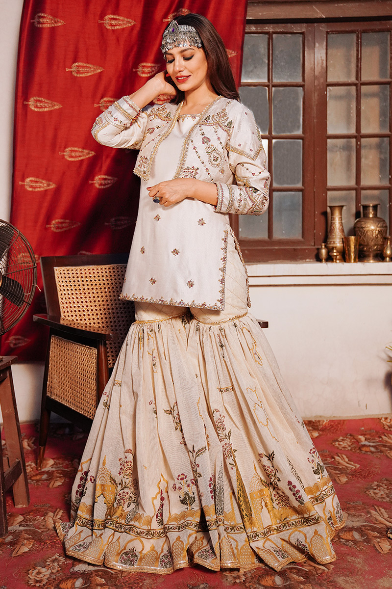 20+ Beautiful Brocade Shararas We Spotted For Your Upcoming Intimate  Wedding! | WeddingBazaar