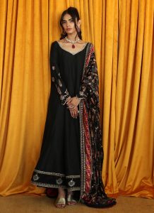 heavy embroidered velvet shawl with plain frock peshwas