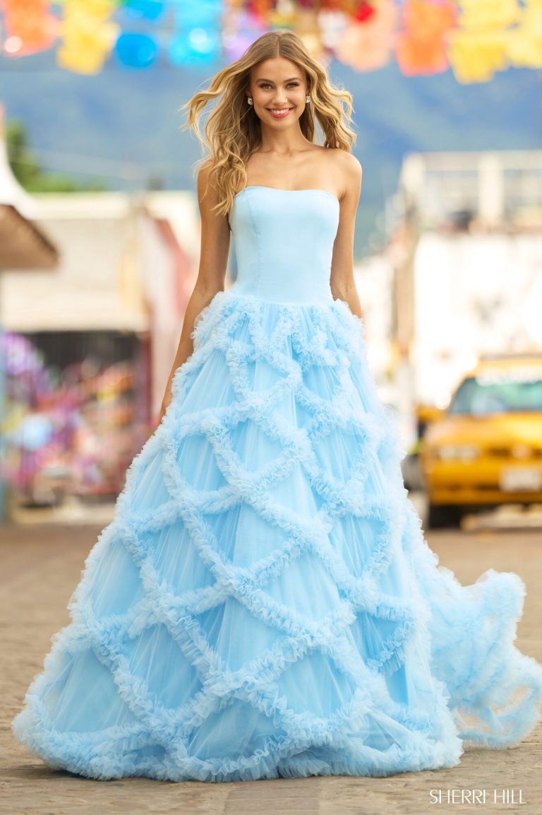 Latest & Most Popular Prom Dress Trends You Must Know (36)