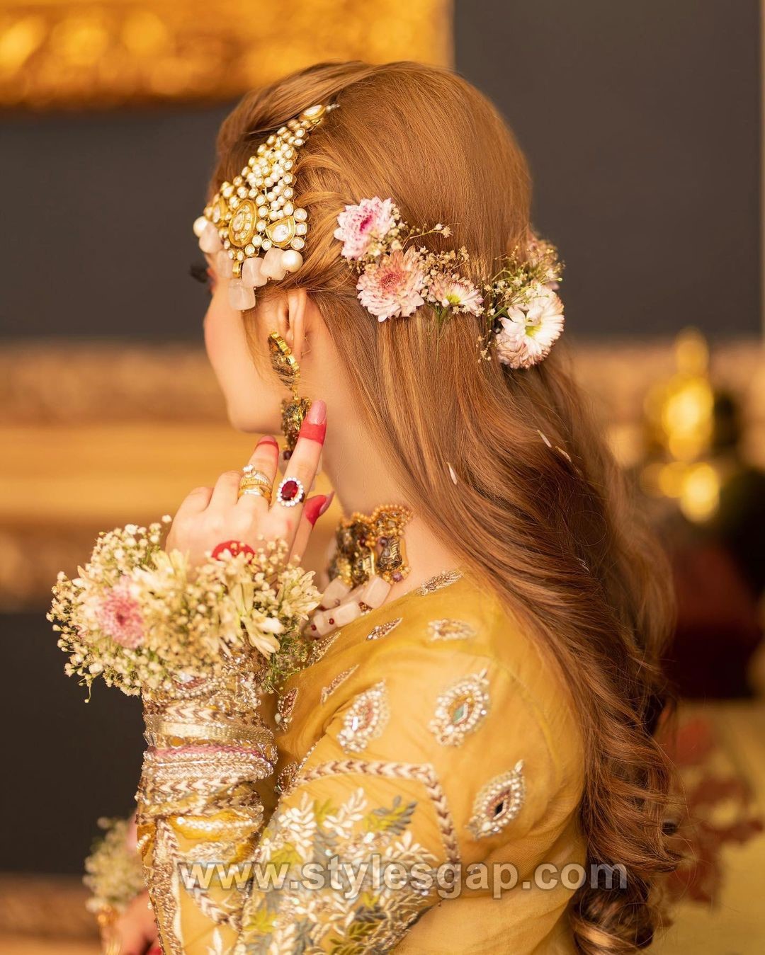 5 Easy & Quick Flower Hairstyles for weddings