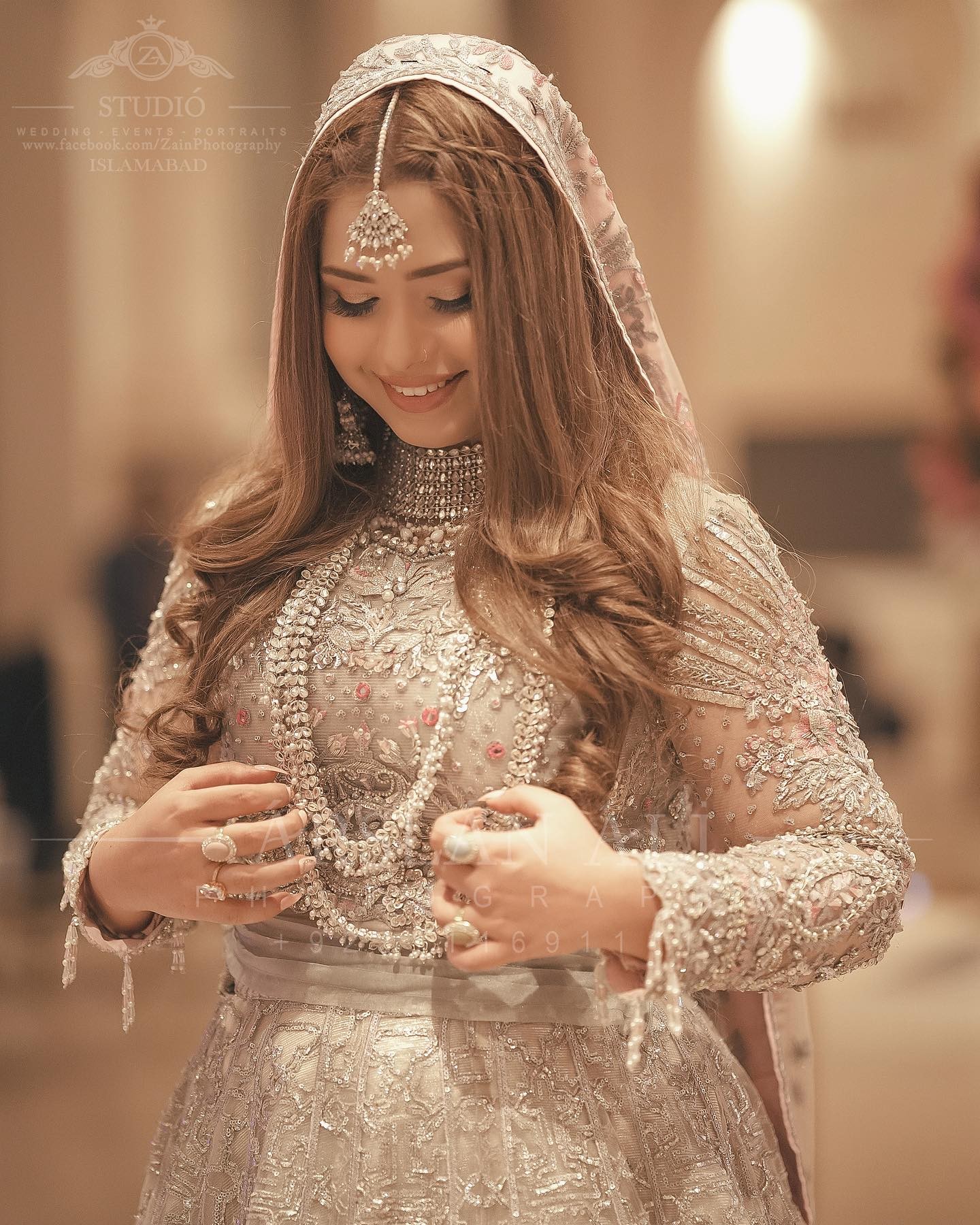 Pin by Ch RJR on Walima Dresses | Pakistani bridal hairstyles, Pakistani  bridal makeup, Bridal dresses pakistan