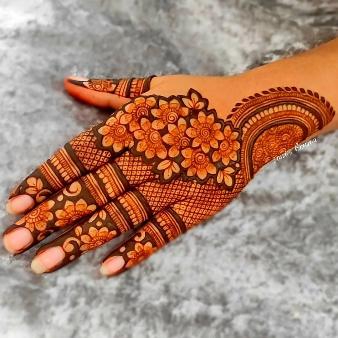 Swag it up! Select A Stylish Mehndi Design For Your Palms With These Steps-hangkhonggiare.com.vn