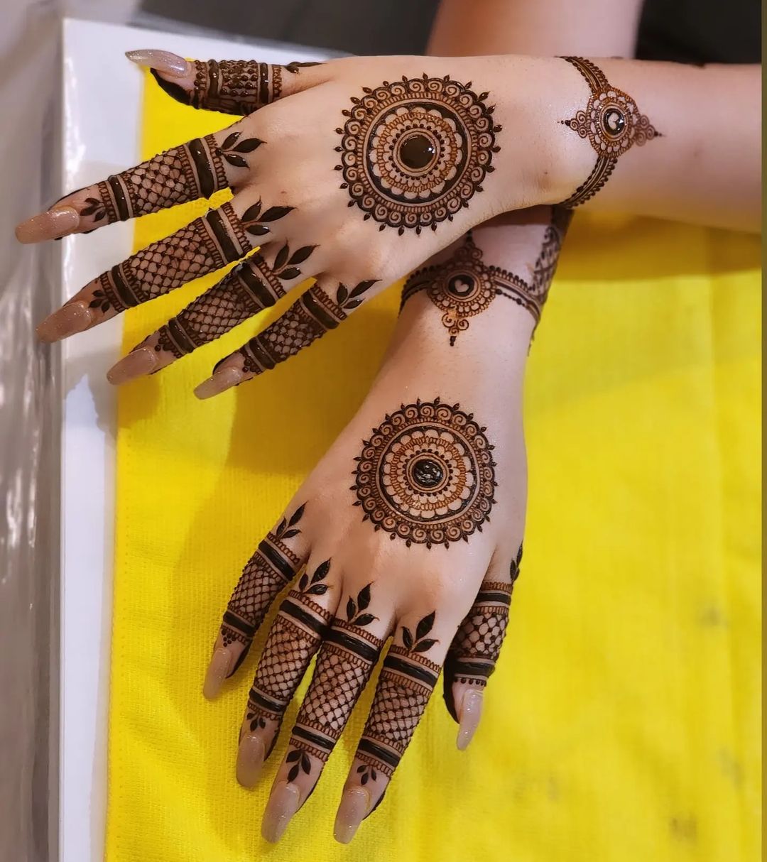 Mehandi design hi-res stock photography and images - Alamy