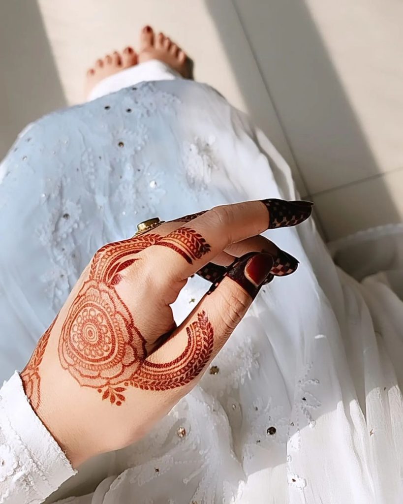 Simple & Easy Finger Mehndi Designs and for toes (6)