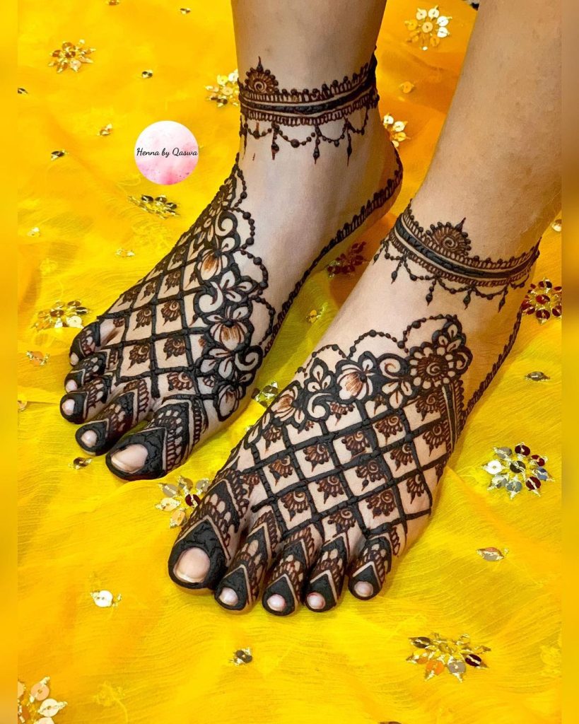 Stylish Mehndi Designs for Feet (6)