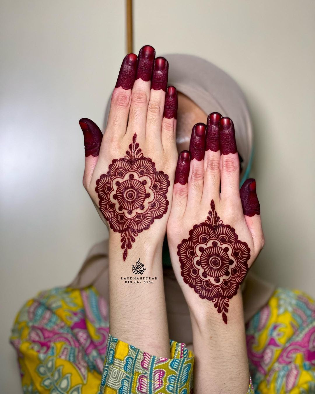 Symmetric Mehndi Designs - Same Mehndi Design on Both Hands (2 ...